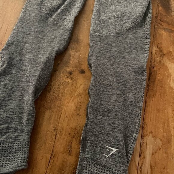 Gymshark gray pant with pocket in the waist band size small ( no tag) - Picture 4 of 8